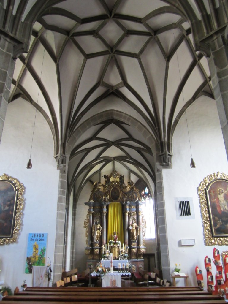 Pabneukirchen, St. Simon und Juda Kirche, Langhaus mit Netzrippengewlbe (04.05.2013)
