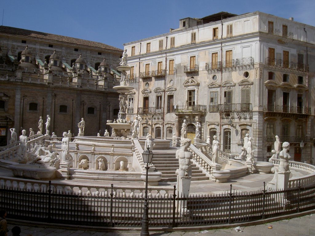 Palermo, Piazza Pretoria, angelegt im 16. Jahrhundert mit Fontana Pretoria
(15.03.2009)