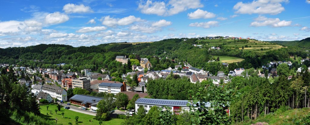 Panoramaaufnahme von Schleiden mit Schlo und Kirche - 05.08.2011