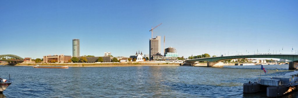 Panoramabild vom Deutzer Ufer, zwischen Hohenzollern- und Deutzer Brcke, mit Hyatt-Hotel und Hochhaus Klner Triangle - 10.10.2010