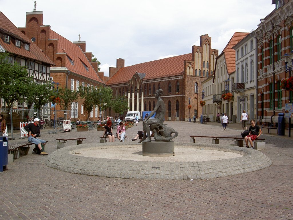 Parchim, Schuhmarkt mit Rathaus (11.07.2012)