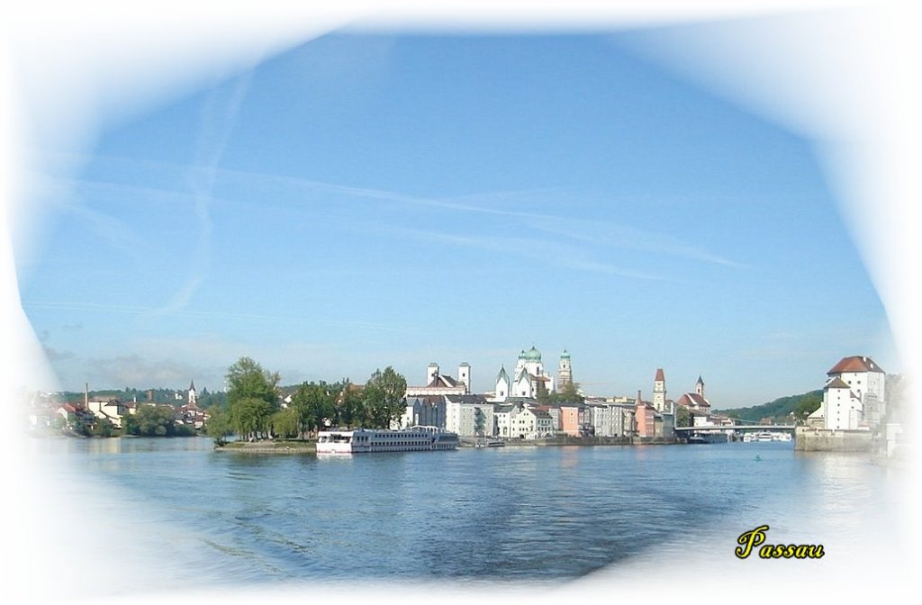 Passau mit seinen drei Flen. Inn, Donau und Ilz vom Schiff aus. Im Hintergrund ist der Passauer Dom zu erkennen sowie rechts das Wasserschlo. 11.05.10