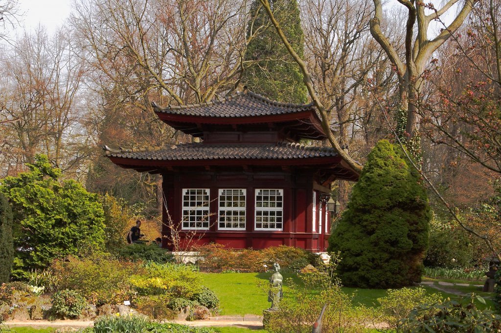 Pavillon im  Japanischen Garten  des Leverkusener Carl-Duisberg-Parkes, aufgenommen am 24.03.2012.