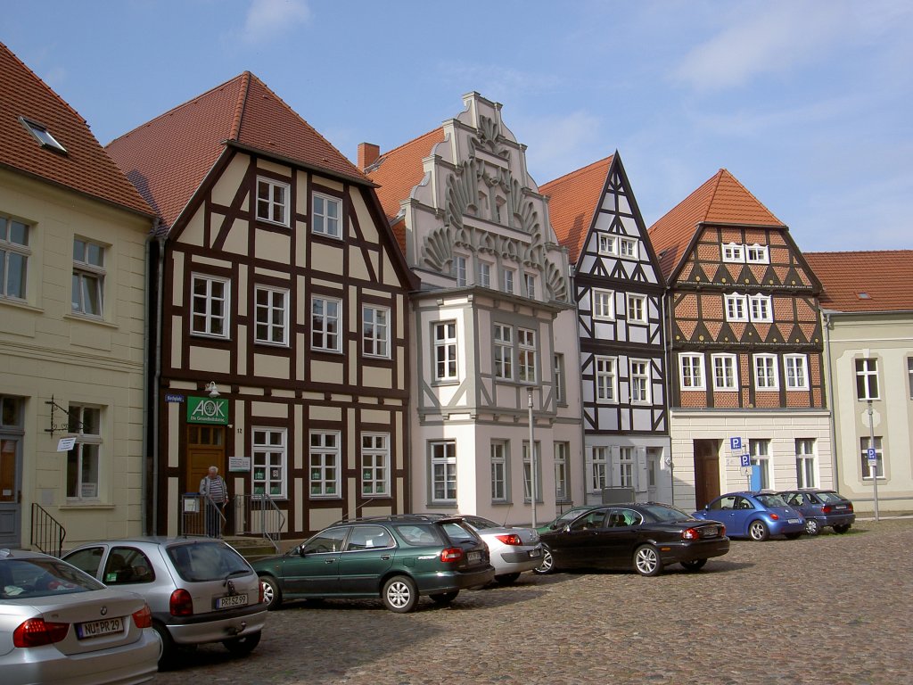 Perleberg, Fachwerkhuser am Kirchplatz, Kreis Prignitz (10.07.2012)