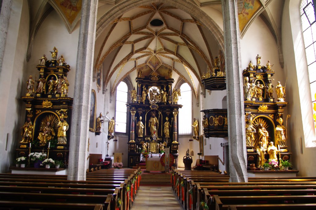 Pettenbach, Pfarrkirche, barocke Altarausstattung (05.06.2011)