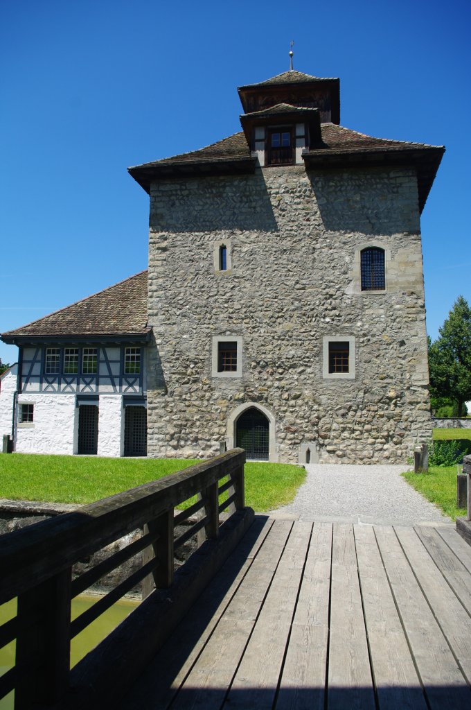 Pfffikon, Wasserburg erbaut im 13. Jahrhundert im Auftrag von Abt Anselm von Schwanden, Kanton Schwyz (03.07.2011)