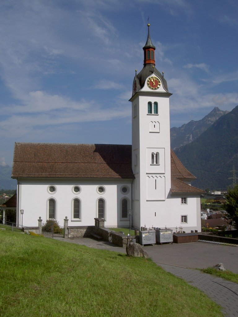 Pfarrkirche von Attinghausen, Turm erbaut ab dem 13. Jahrhundert, Kanton Uri 
(05.09.2010)