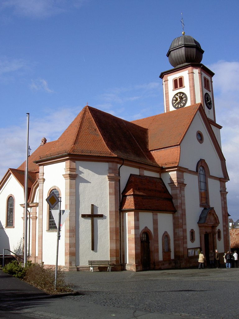 Pflaumheim, St. Luzia Kirche, erbaut 1920 durch den Mainzer Dombaumeister Ludwig 
Becker (19.02.2012)