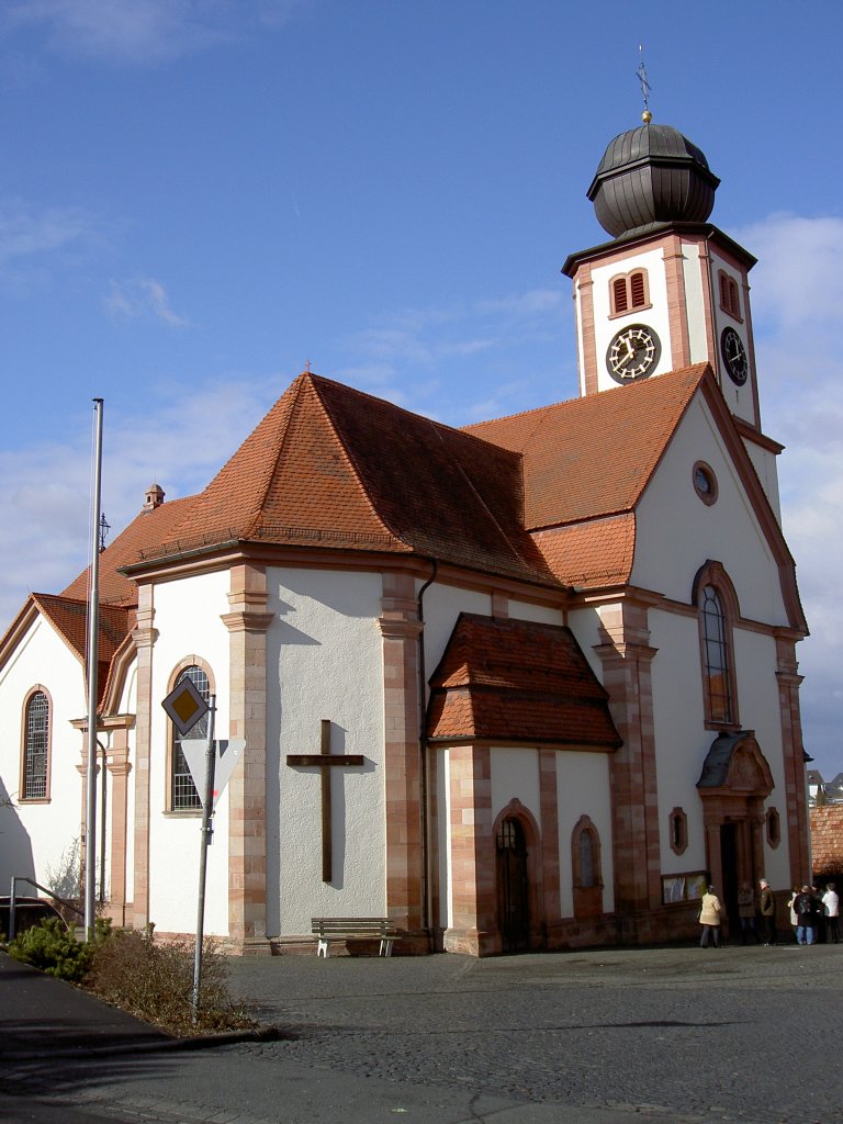 Pflaumheim, St. Luzia Kirche, erbaut 1920 durch den Mainzer Dombaumeister Ludwig 
Becker (19.02.2012)