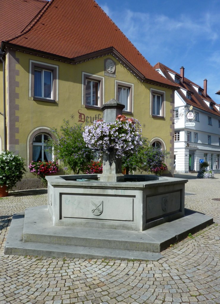 Pfullendorf, der Brunnen auf dem Marktplatz, Aug.2012