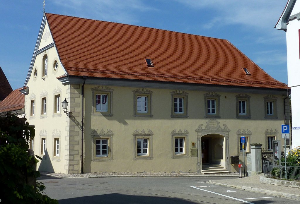 Pfullendorf, historisches Gebude mit Fassadenmalerei, Aug.2012