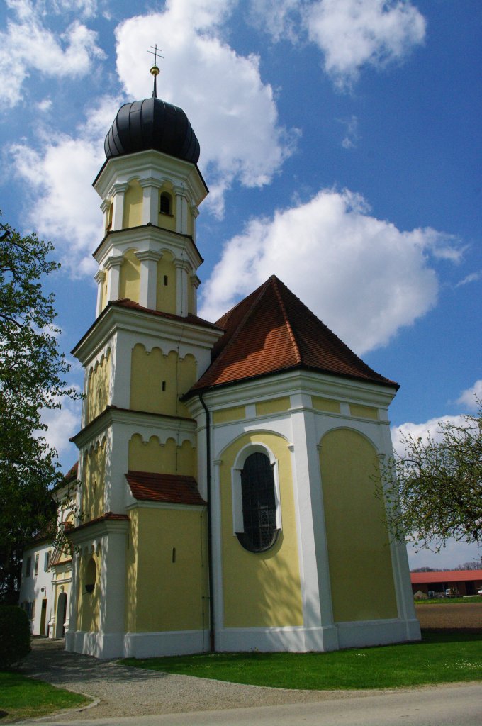 Ple, Wallfahrtskapelle zum Heiligen Kreuz, erbaut 1665, Landkreis 
Unterallgu (16.04.2011)