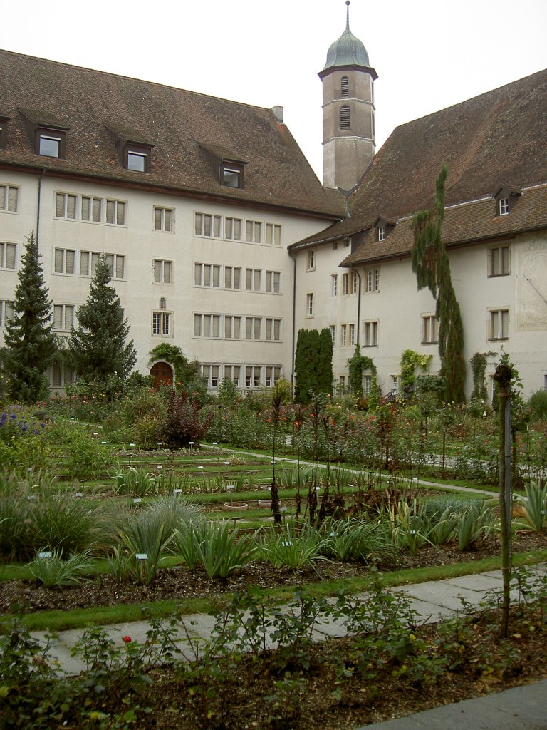 Porrentruy, ehem. Jesuitenkirche, heute Aula der Kantonsschule, erbaut von 1597 bis
1604, im Klosterhof botanischer Garten (08.10.2012)