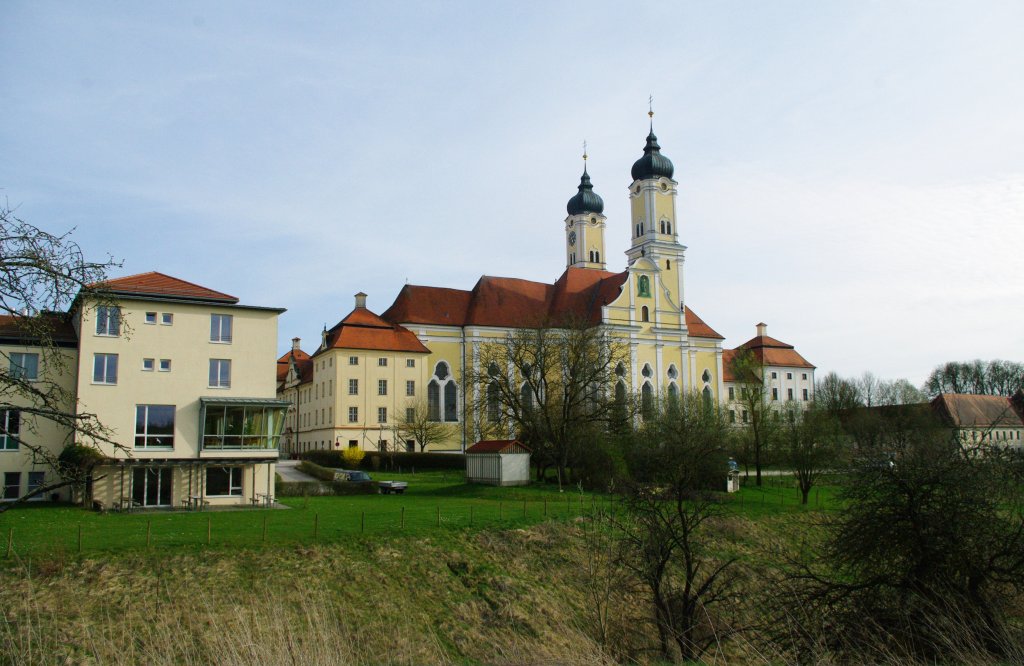 Prmonstratenserkloster Roggenburg / Schwaben, erbaut ab 1732, heute 
Pfarrkirche Mari Himmelfahrt, renoviert 2009 (05.04.2011)