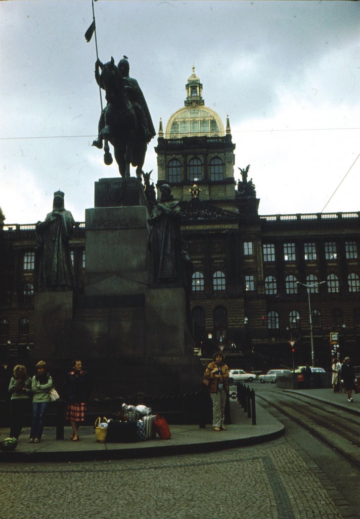 Prag, Wenzelsdenkmal vor dem Nationalmuseum (Dia, aufgenommen im Juli 1984)