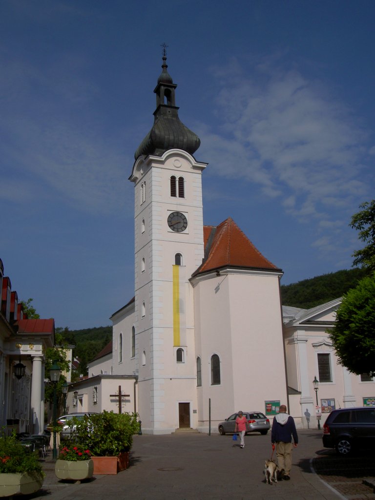 Purkersdorf, Pfarrkirche St. Jakob, Hauptplatz 7, im Barock ausgebauter gotischer 
Saalbau (04.06.2011)