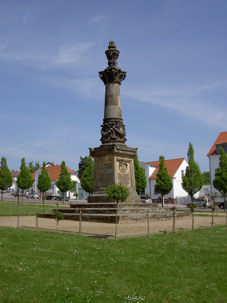 Putbus, Kriegerdenkmal von 1914/1918 am Marktplatz (21.05.2012)