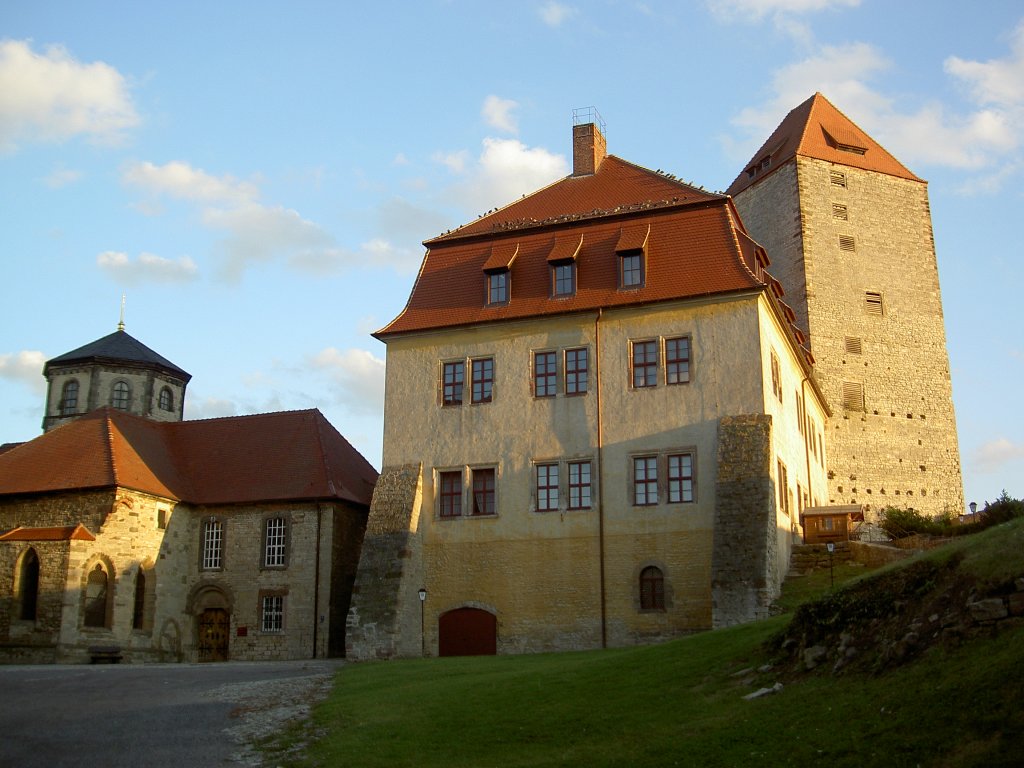 Querfurt, Burg mit Frstenhaus und Marterturm, erbaut Anfang des 13. Jahrhunderts  (28.09.2012)