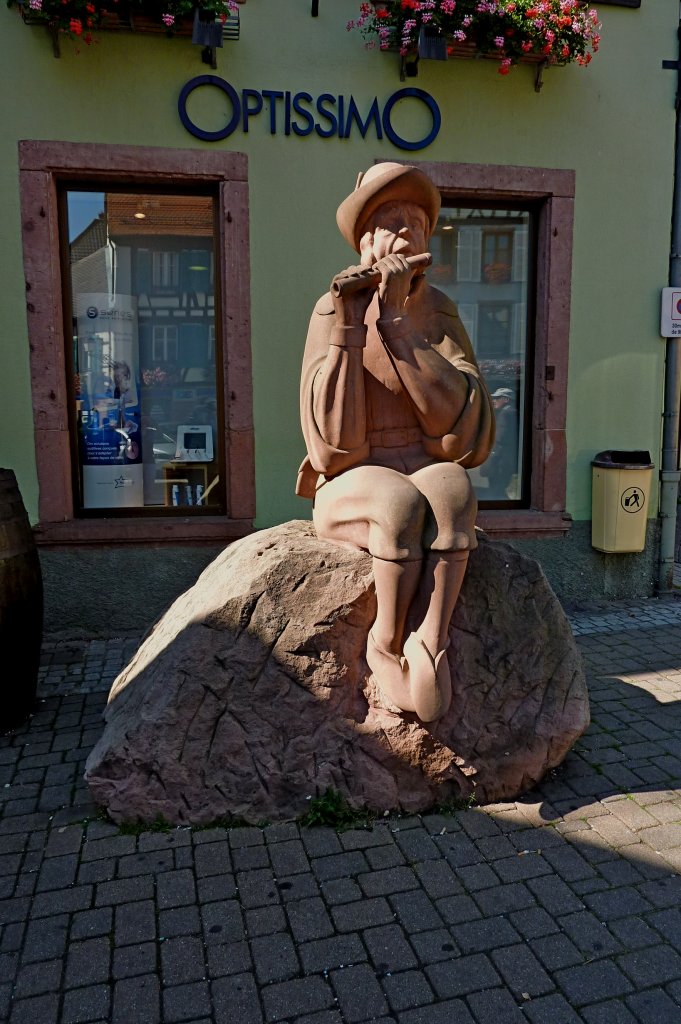 Rappoltsweiler, ein Denkmal fr die berhmten mittelalterlichen Pfeiffer im Elsa, Sept.2011