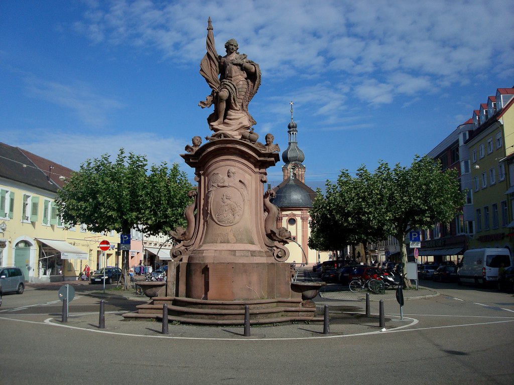 Rastatt in Baden, anllich der Seligsprechung von Markgraf Bernhard II. wurde 1769 der Bernhardusbrunnen errichtet, Aug.2010