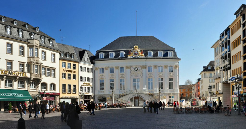 Rathaus Bonn nach Fassadenrenovierung - 20.03.2011