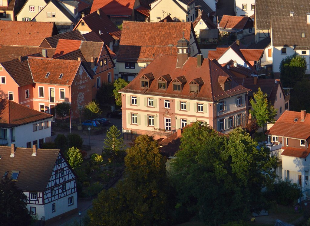 Rathaus in Neckargerach von der Minneburg aus fotografiert.22.9.2012