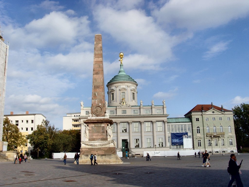 Rathaus Potsdam mit Obelisk, Potsdam Oktober 2009