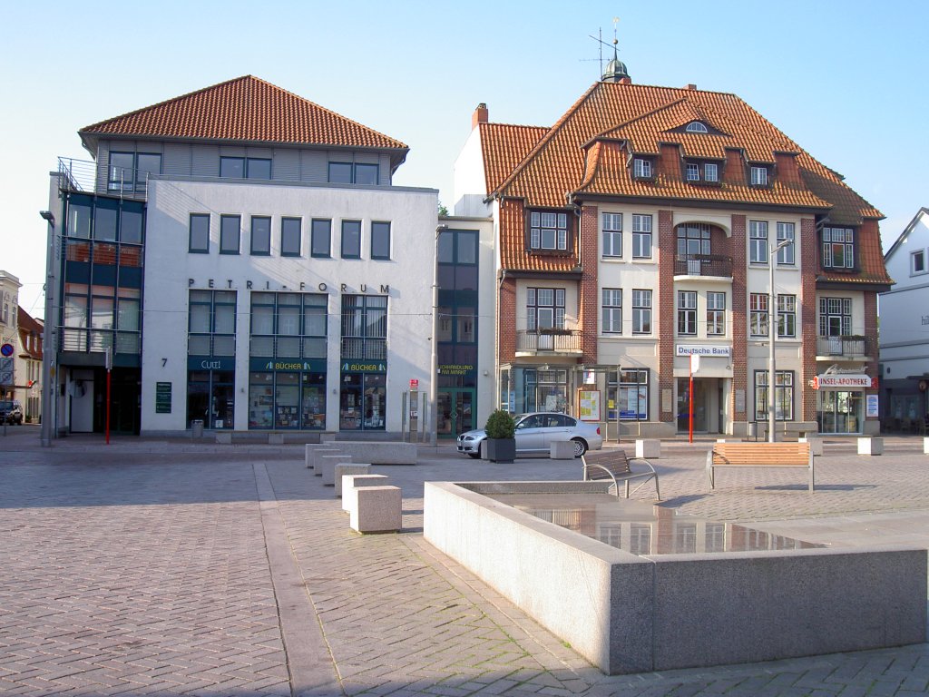 Ratzeburg, Petri Forum und Deutsche Bank am Marktplatz (22.05.2011)