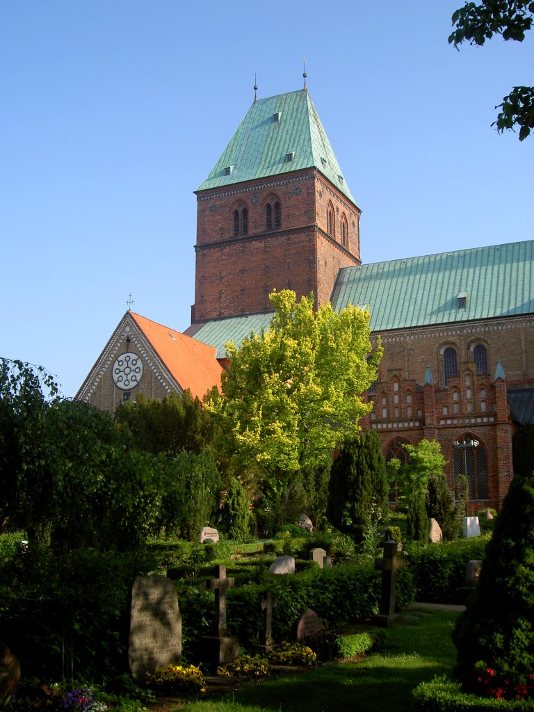 Ratzeburg, Romanischer Dom, erbaut bis 1170, gestiftet von Heinrich dem Lwen 
(22.05.2011)