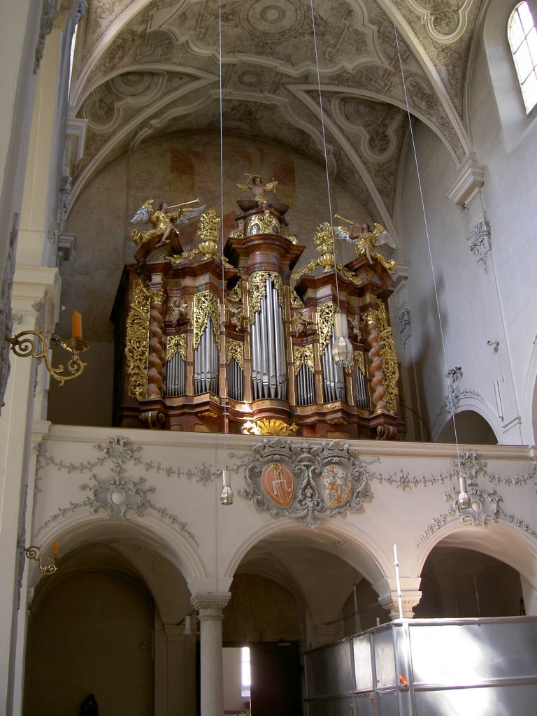 Regensburg, Orgelempore des Niedermnster am Domgarten, ehemalige Stiftskirche, 
erbaut 1152, im 17. Jahrhundert im Stil des Barock umgestaltet (01.05.2007)