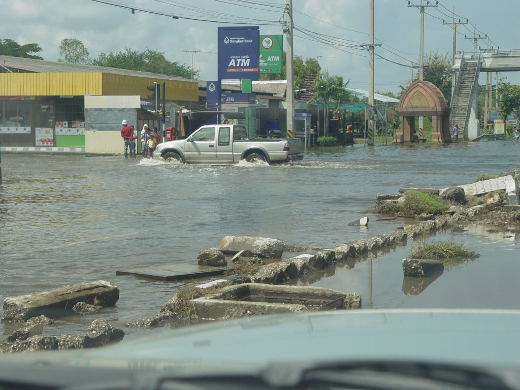 Regenzeit in Thailand. Jedes Jahr steigen die Flsse an und treten ber die Ufer, wie hier bei Nakhon Ratchasima (Korat), im Oktober 2010