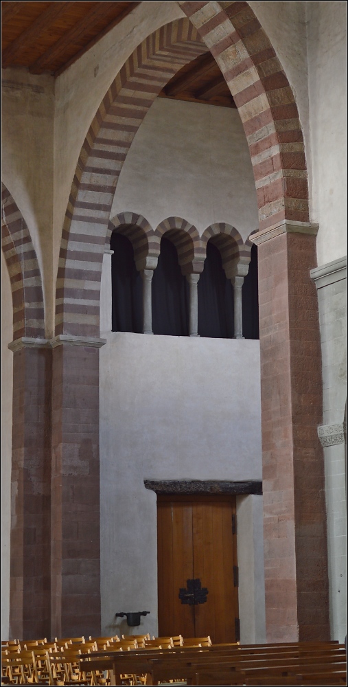 Reichenau, Blick ins spter angebaute westliche Querhaus des Mnsters <U>St. Maria und Markus</U>. April 2013.