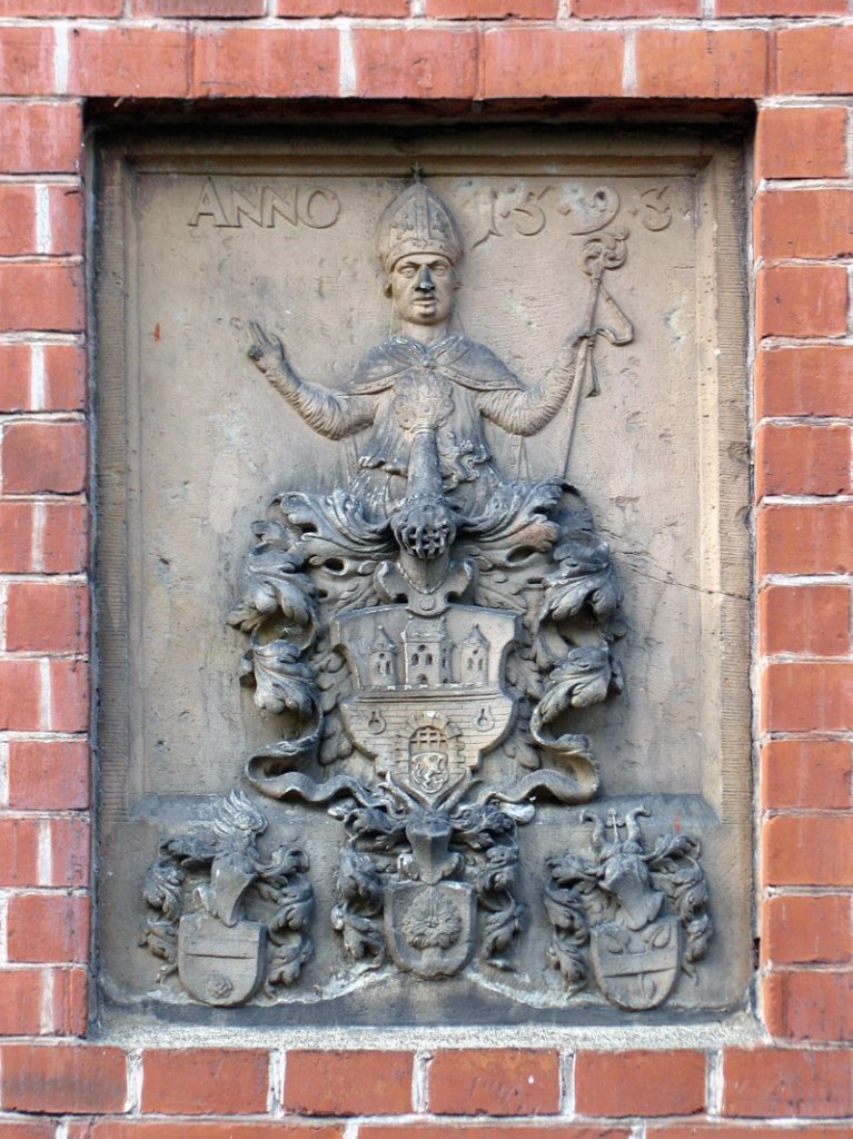 Relief mit Jahreszahl 1593 an der Auenwand eines Hauses an der Ilmenau; Bardowick, 24.08.2010
