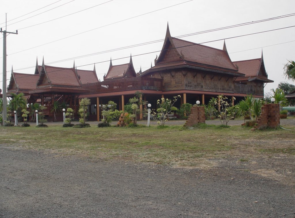 Restaurant- und Resort-Gebäude bei der Stadt Nang Rong im Nordosten Thailands am 17.01.2011