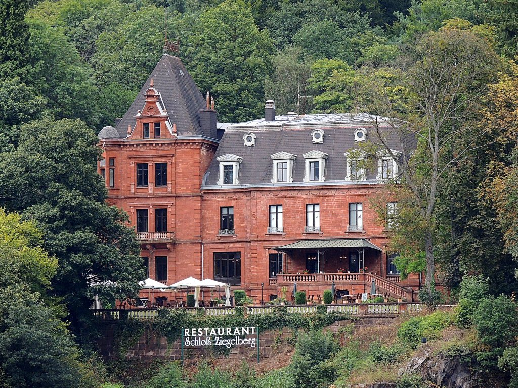 Restaurant Schlo-Ziegelberg thront bei Mettlach ber der Mosel; 120826