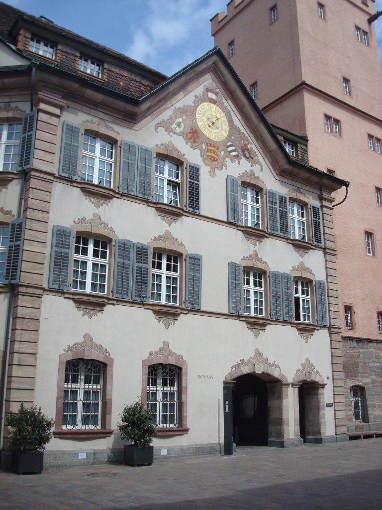 Rheinfelden im Kanton Aargau,
die lteste Zhringerstadt der Schweiz,
das Rathaus von 1531, Barockfassade von 1767,
April 2010