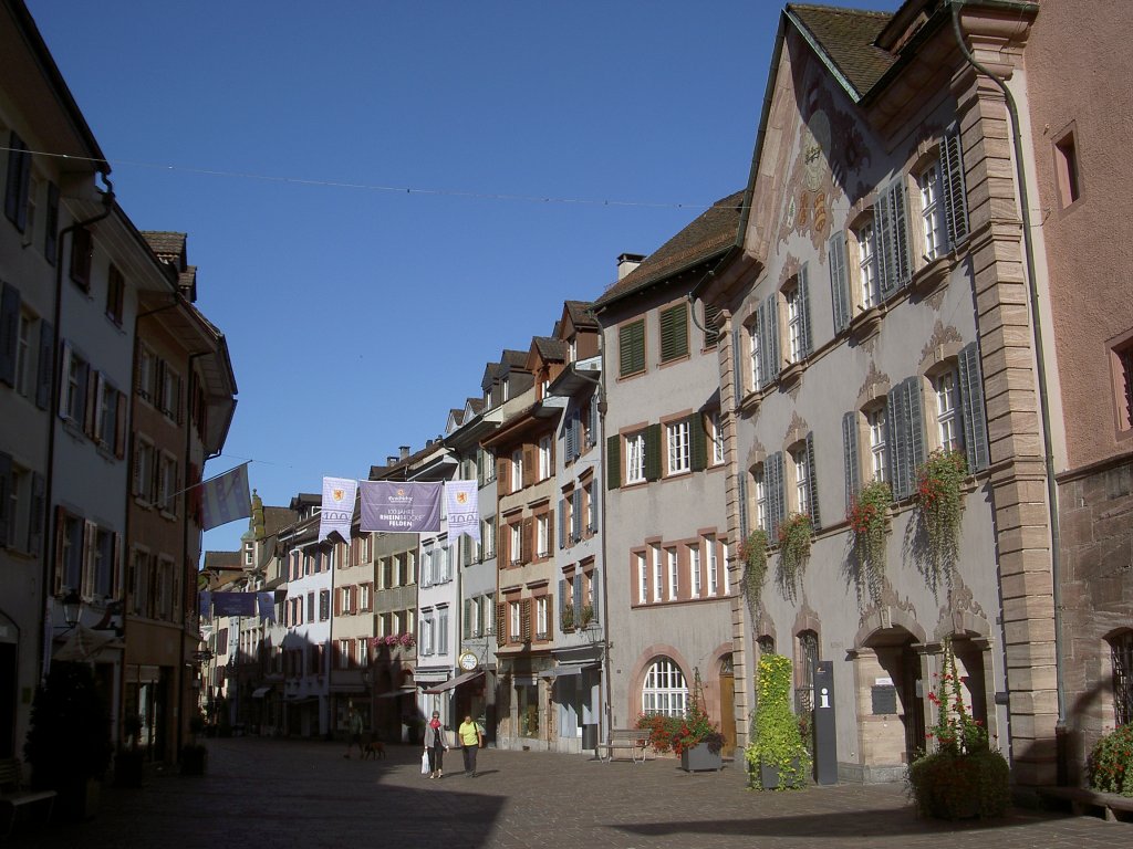 Rheinfelden, Marktstrae mit Rathaus auf der rechten Seite (26.08.2012)
