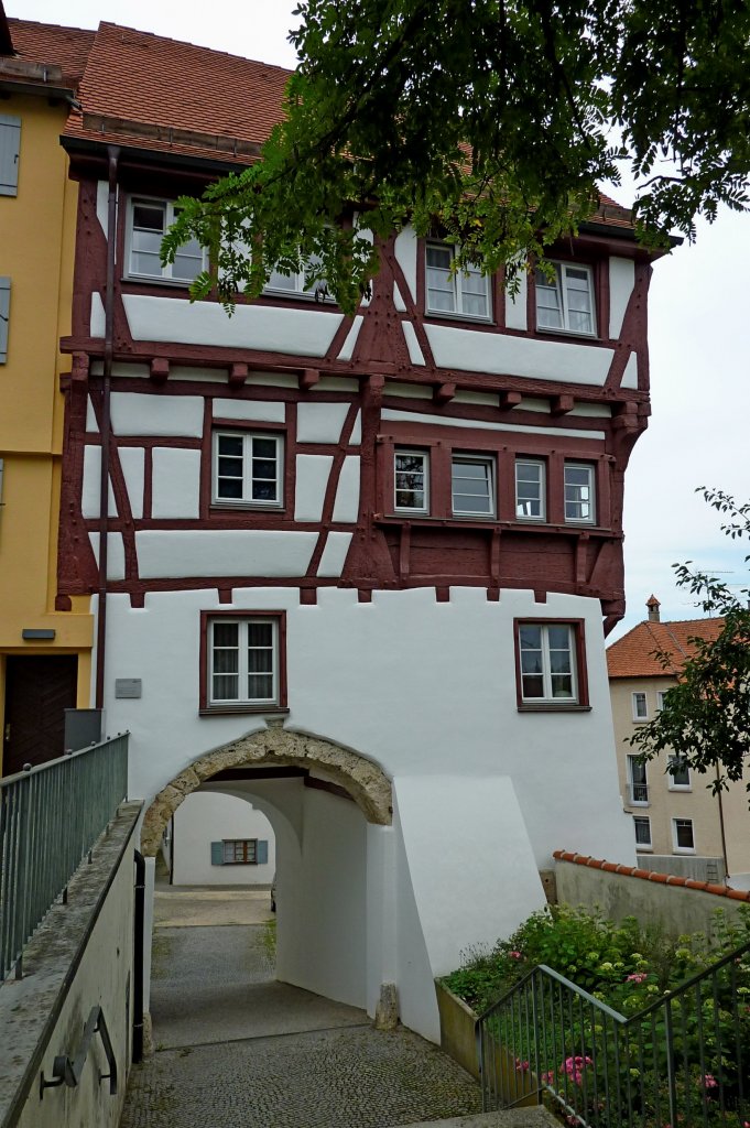 Riedlingen, das Mhltrle mit Wohnturm, erbaut im 15.Jahrhundert als Teil der Stadtbefestigung, Aug.2012