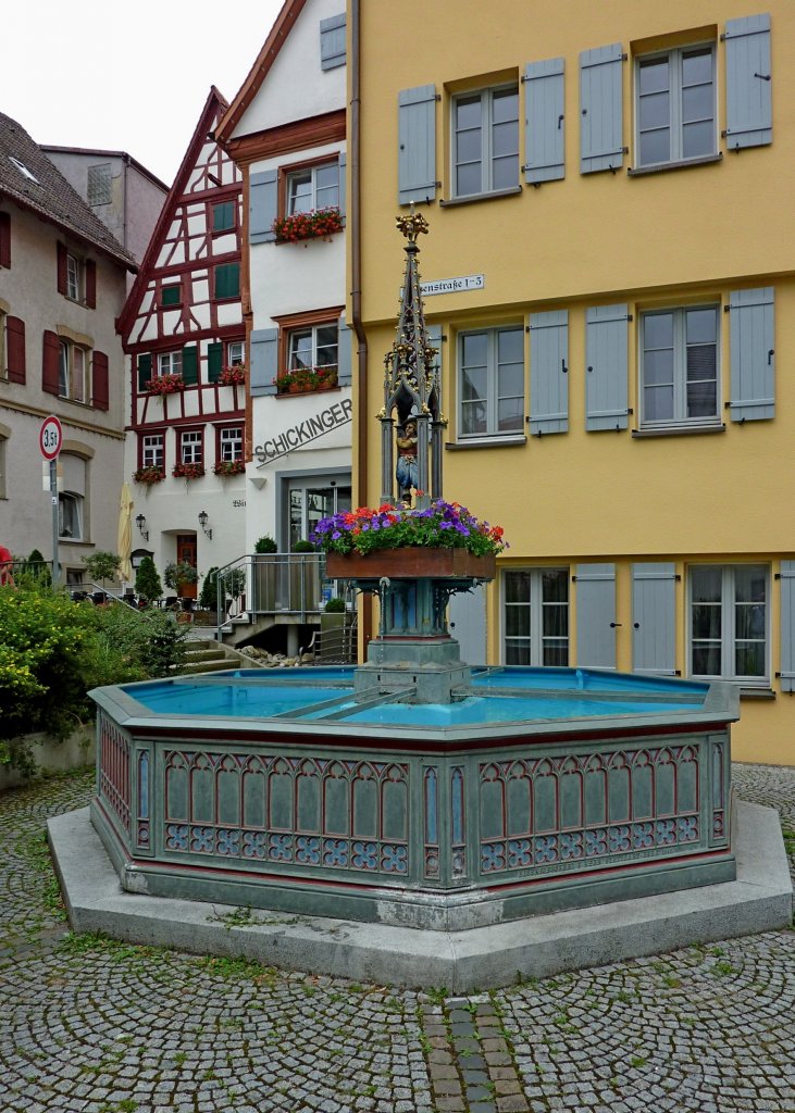 Riedlingen, der Schwedenbrunnen von 1866 auf dem Haldenplatz, Aug.2012