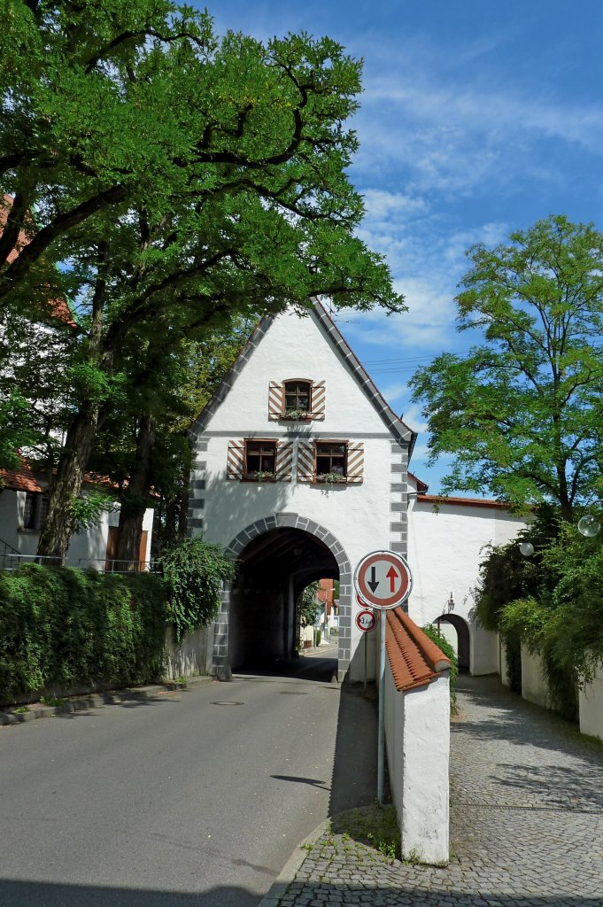 Riedlingen, das Zwiefalter Tor, stadtauswrts gesehen, Aug.2012