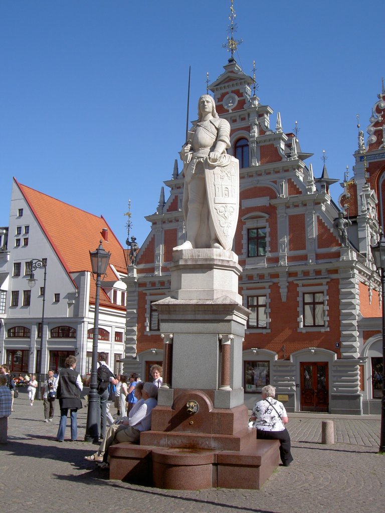 Riga, Rathausplatz mit Hl. Roland Statue (03.07.2010)
