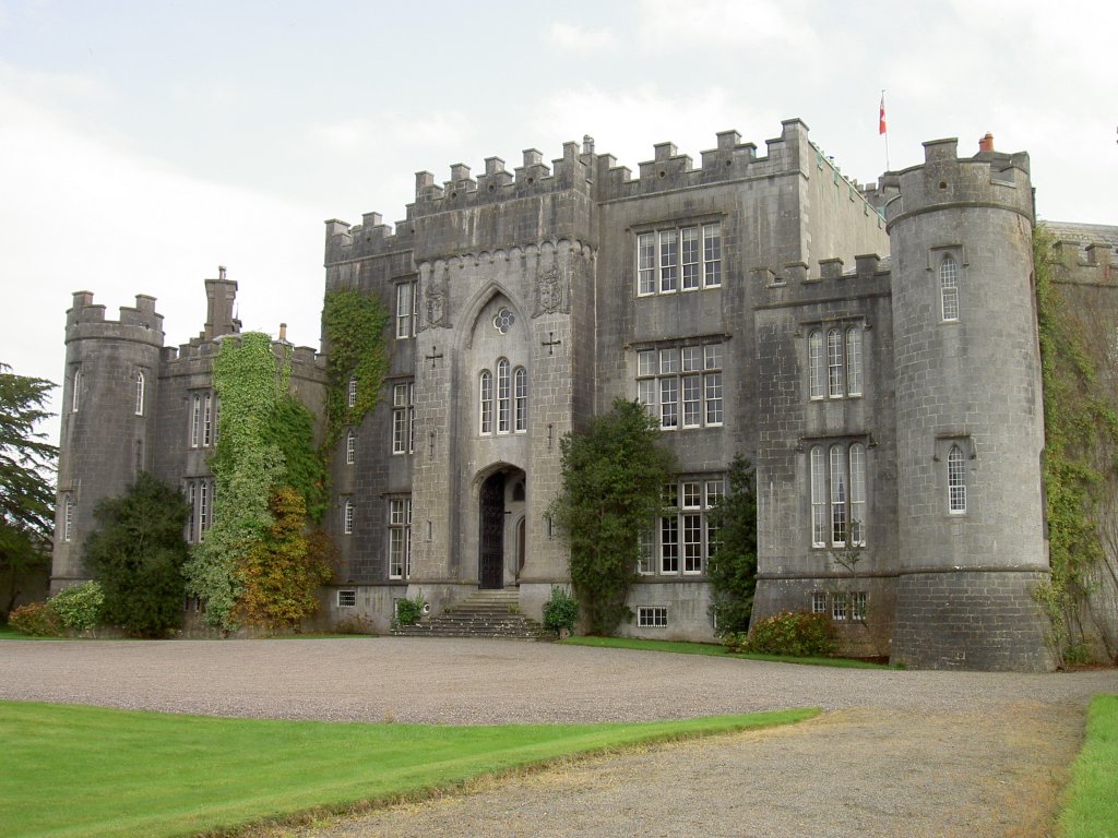 Roscrea, Birr Castle, erbaut 1620 als Sitz der Familie Parsons (13.10.2007)