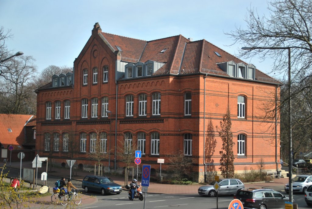 Rotes Backstein Haus in 31515. Es kann sein das Niederschische Landeskrankenhaus ist. Foto vom  21.03.2011.