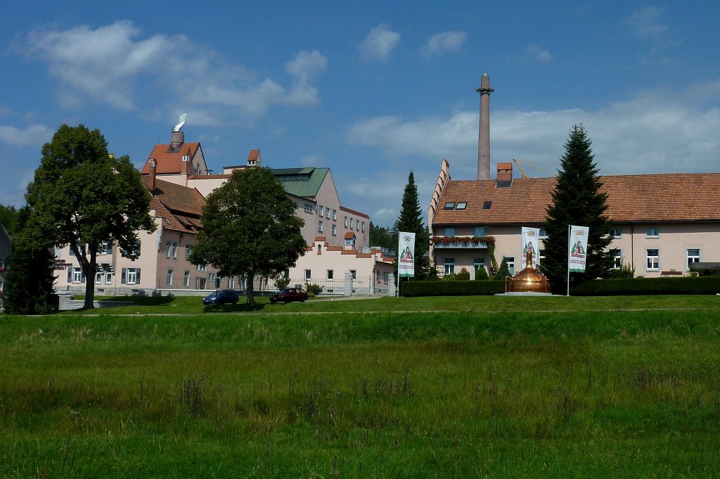 Rothaus im Schwarzwald, die Badische Staatsbrauerei, liegt ber 1000m hoch und ist bekannt fr gutes Brauwasser - entsprechend gut ist auch das Bier!
gegrndet bereits 1791 befindet sie sich seit 1922 im Staatsbesitz, Aug.2011