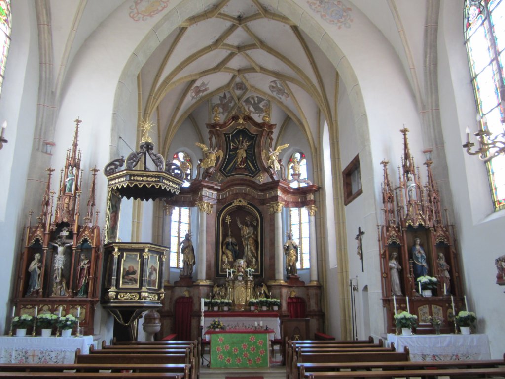 Rottenbach, Altre und Kanzel der St. Petrus Kirche (05.05.2013)