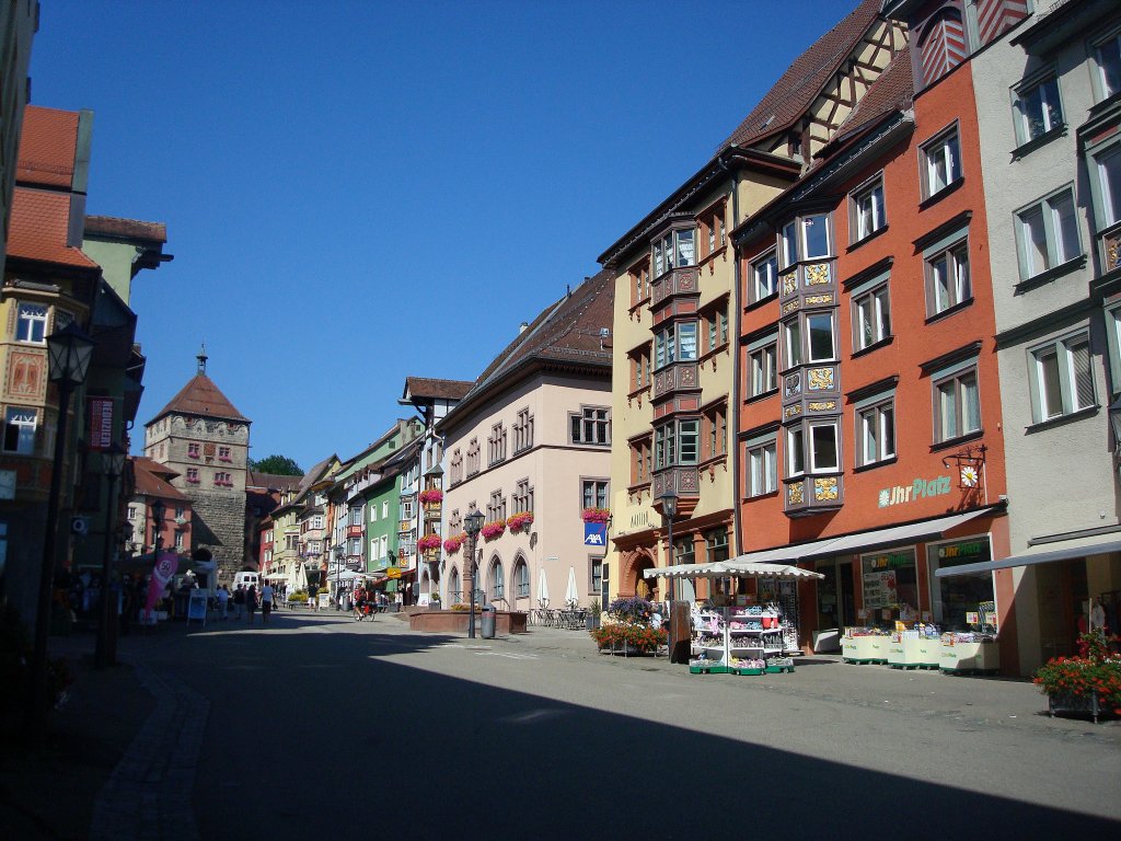 Rottweil, die lteste Stadt in Baden-Wrttemberg, die Fugngerzone in der Hauptstrae mit Blick zum Schwarzen Tor, Aug.2010