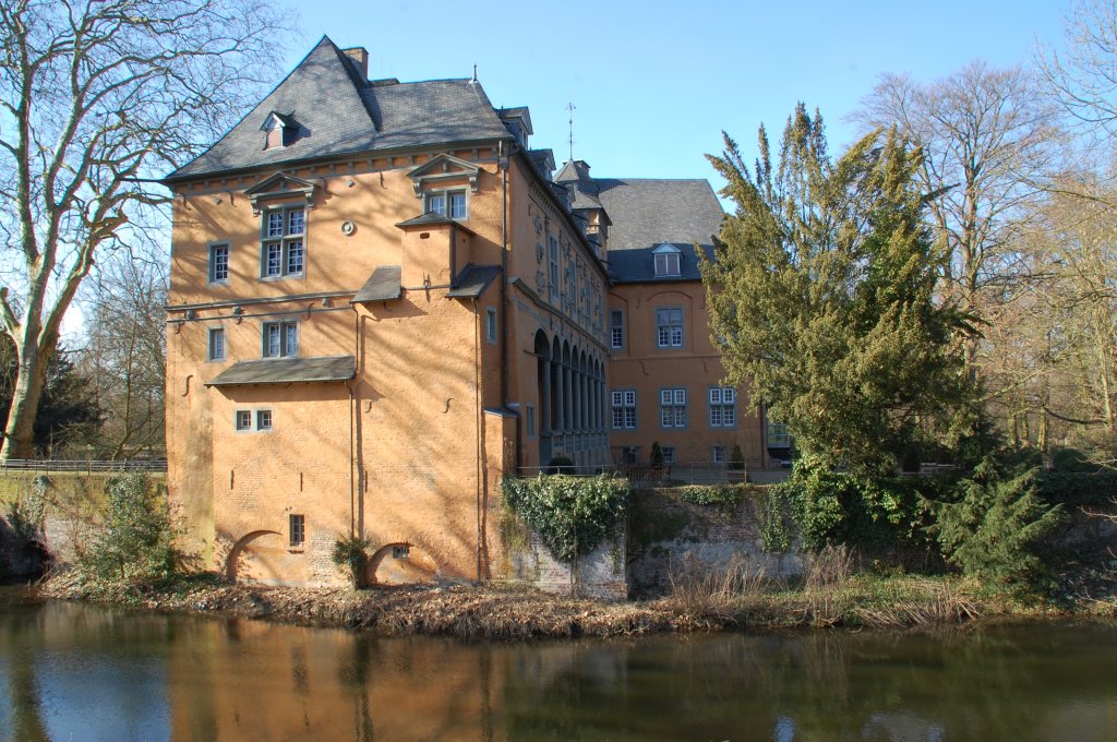 Rckseite nach Norden des Herrenhauses Schlo Rheydt mit Arcardengang und Terasse vom Kasemattenwall ausgesehen. 6.3.2011 Mnchengladbach Rheydt