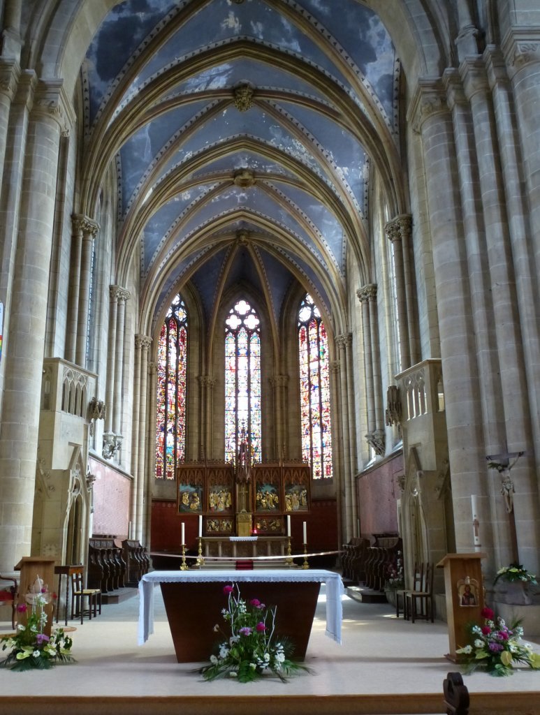 Rufach (Rouffach), der hochgotische Chor mit dem Chorgesthl in der Maria-Himmelfahrt-Kirche, Juni 2013