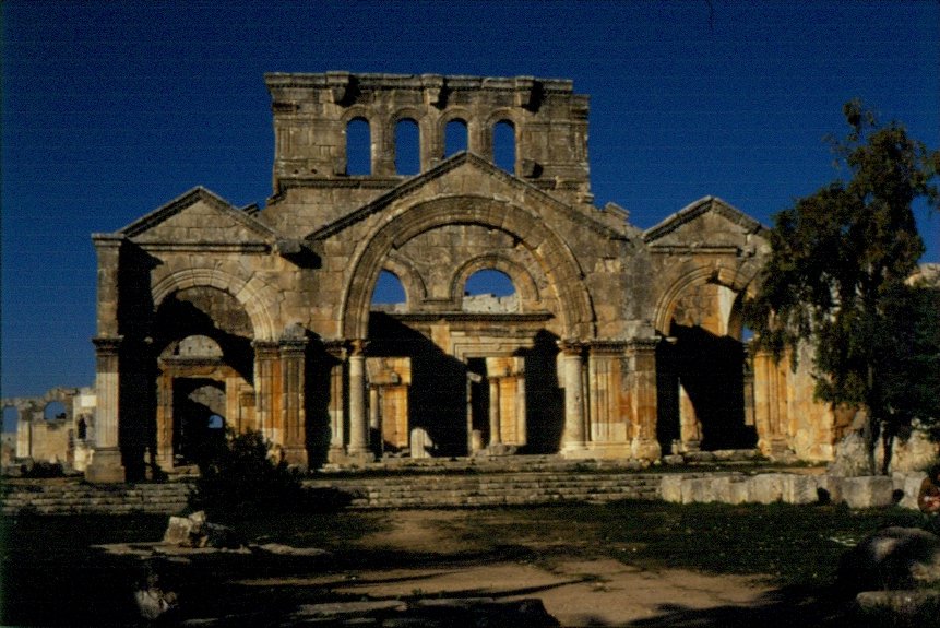 Ruine des Klosters bei Aleppo in dem Symeon Stylites der ltere (bekannt als  der Sulenheilige ) viele Jahre verbrachte. - Dia von 1992