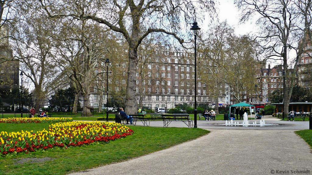 Russel Sqaure Gardens in Bloomsbury, London. Die Brunnenanlage wurde im Jahr 2002 im Zuge einer Neugestaltung der Grnanlagen neu installiert. (17.04.2008)